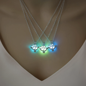 Luminous Glow-in-the-Dark Bird Pendant Necklace for Women – Exquisite Stainless Steel Flying Dove Phoenix Style Collarbone Chain Choker Temperament Elegant Mystical Spiritual Glowing Jewelry Unique Halloween Fantasy Gift