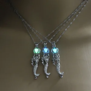 Luminous Glow-in-the-Dark Mermaid Pendant Necklace for Women – Exquisite Stainless Steel Ocean Siren Holding Glowing Orb Collarbone Chain Choker Temperament Elegant Mystical Spiritual Fantasy Mermaid Jewelry Unique Halloween Beach Fantasy Gift