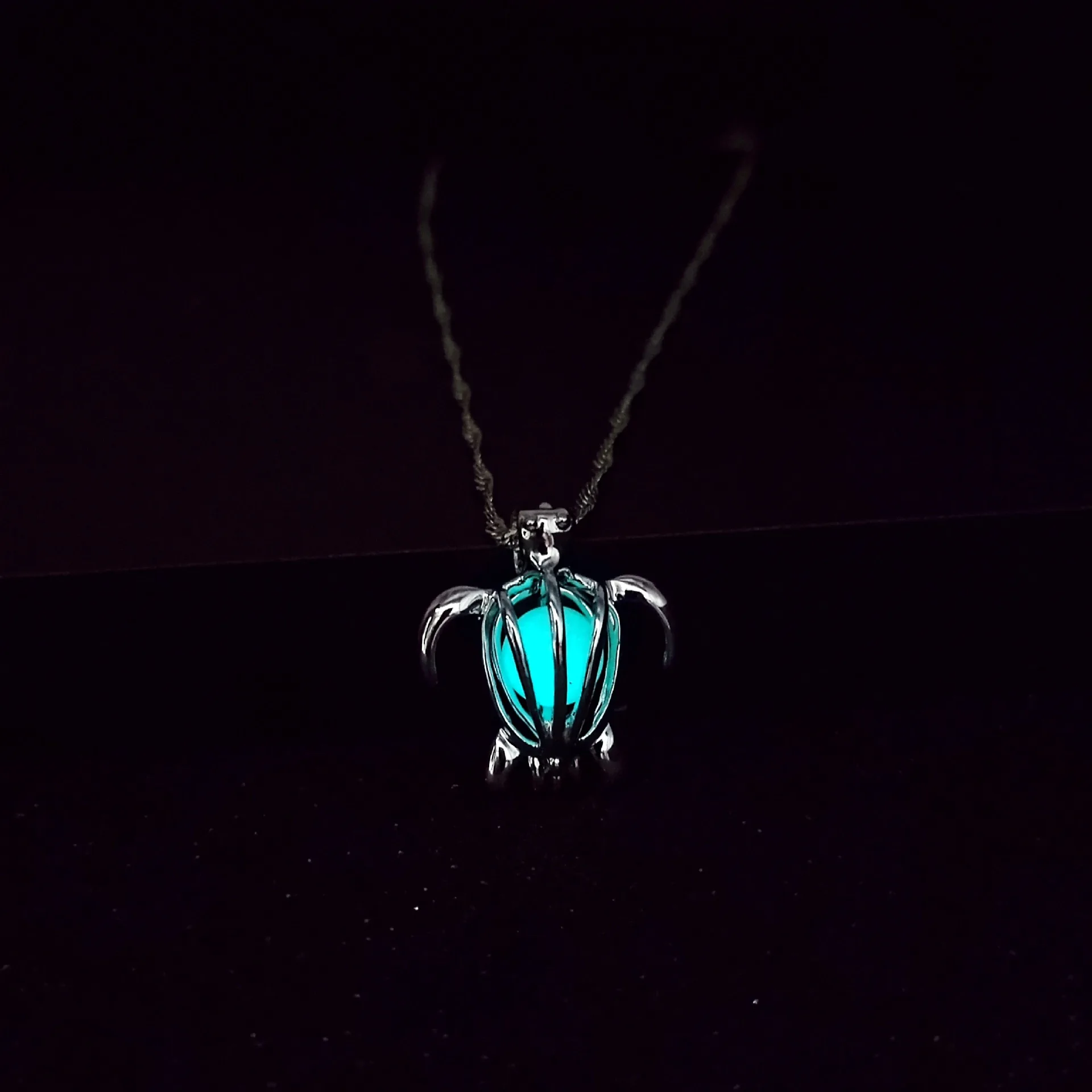 Luminous Glow-in-the-Dark Sea Turtle Pendant Necklace for Women – Exquisite Stainless Steel Ocean Turtle Collarbone Chain Choker Temperament Elegant Mystical Spiritual Wisdom Protection Glowing Jewelry Unique Halloween Fantasy Gift - Image 2