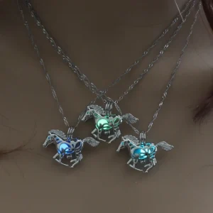 Luminous Horse Necklace for Women – Glow in the Dark Horse Pendant Necklace, Elegant 45CM Fashion Jewelry Gift for Animal Lovers, Daily Wear, Party and Special Occasions