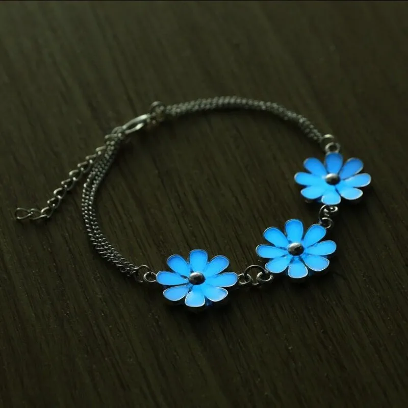 Luminous Glow-in-the-Dark Blue Daisy Flower Bracelet for Women – Exquisite Stainless Steel Single Layer Floral Charm Bangle Temperament Elegant Mystical Spiritual Bright Blue Glowing Jewelry Unique Halloween Fantasy Gift - Image 5
