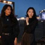 music festival jewelry: Music Festival Jewelry: How To Make A Single Glow Detail Look Expensive For After-Sunset Sets